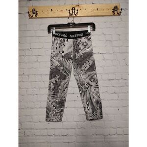 Nike size youth medium floral Capri leggings *